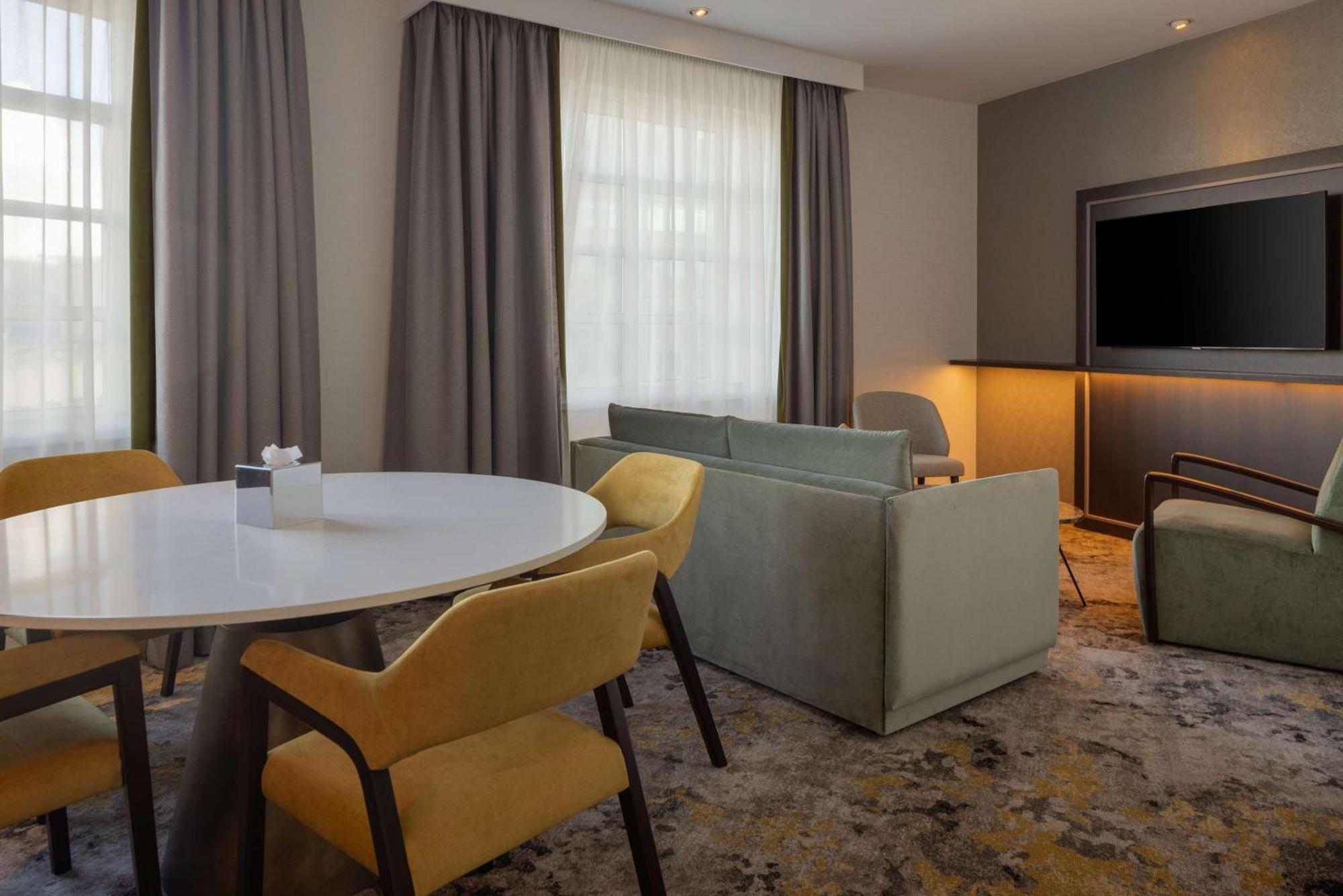 King Executive Suite,1516382446:JPEG