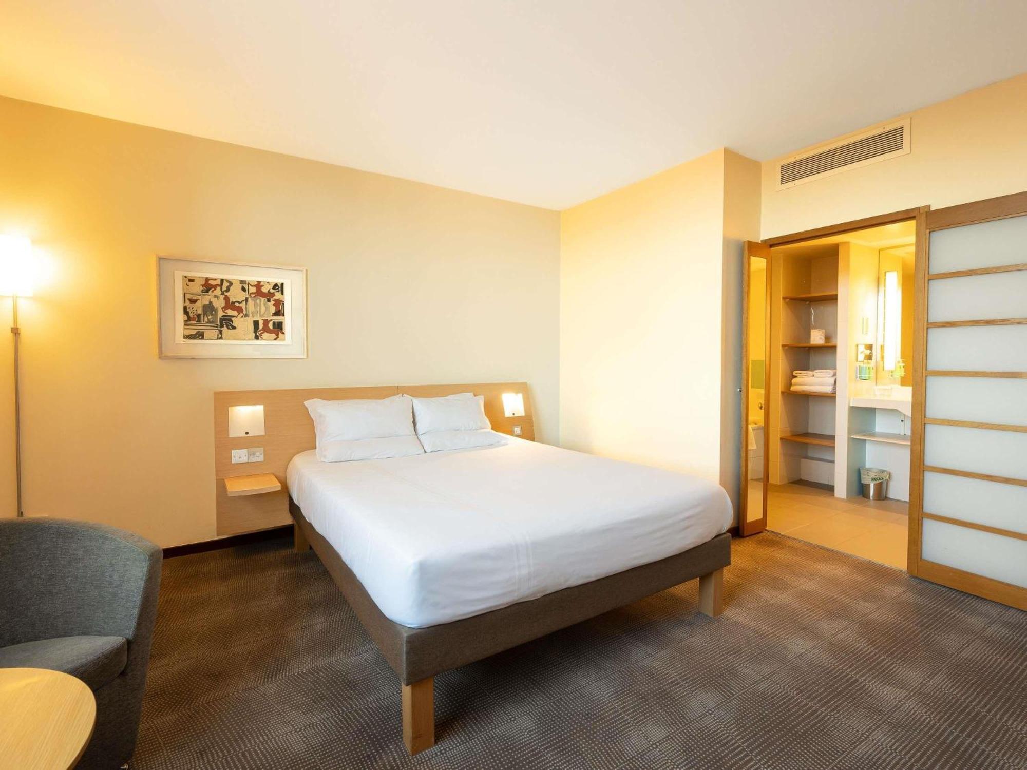 Executive Room,1716969762:JPEG